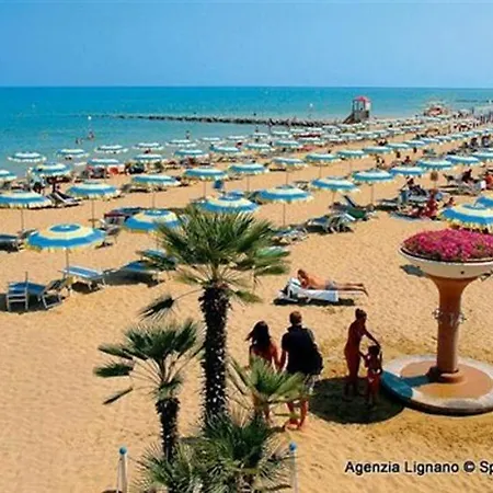 Дом отдыха Lignano Pineta Mit Garten Линьяно-Саббьядоро