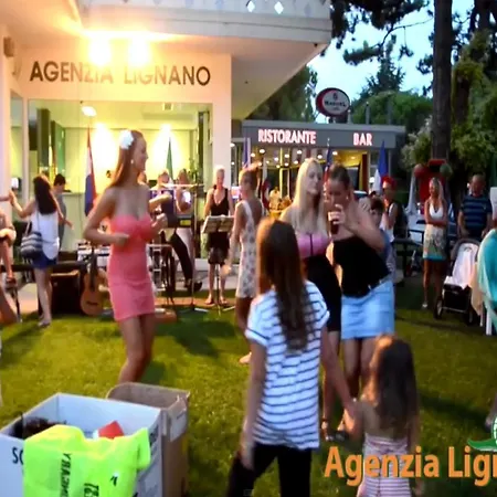 Lignano Pineta Mit Garten Nyaraló *